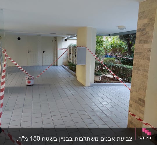 סרט סימון אדום לבן חוסם מעבר במבנה